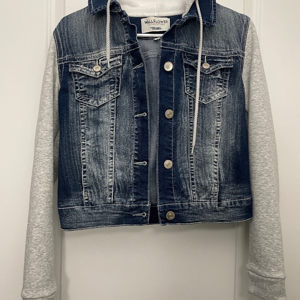 *NWT* Hooded Jean Jacket / Size Small